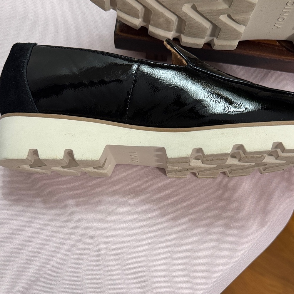 Vionic Black Patent Loafers with white Chunky Sole KENSLEY size 7 - Picture 3 of 9